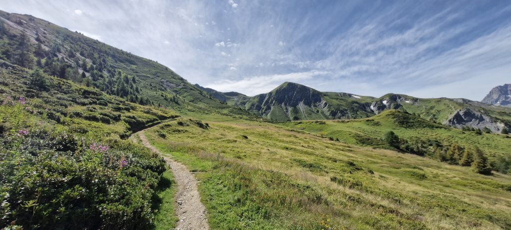 Lire la suite à propos de l’article Tour du Mont-Blanc